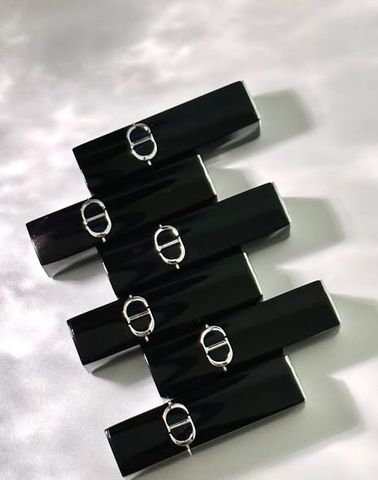 Son Dior Velvet 760 Favorite - Son Môi Đỏ Thuần Sang Trọng, Dưỡng Ẩm, Chất Son Mịn Mượt, Phù Hợp Mọi Dịp