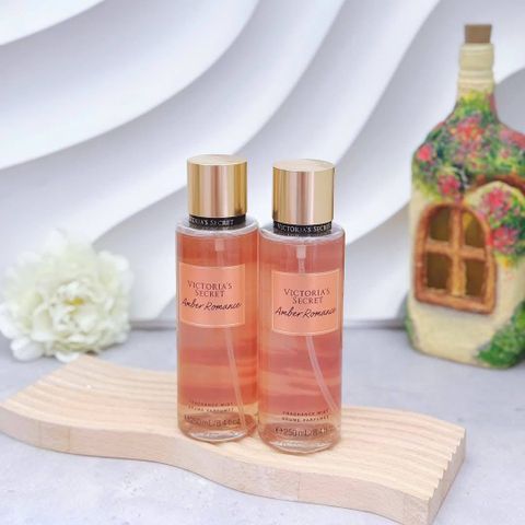 Xịt thơm toàn thân Victoria’s Secret Amber Romance Fragrance Mist 250ml 369511