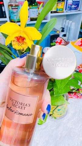 Xịt thơm toàn thân Victoria’s Secret Amber Romance Fragrance Mist 250ml 369511