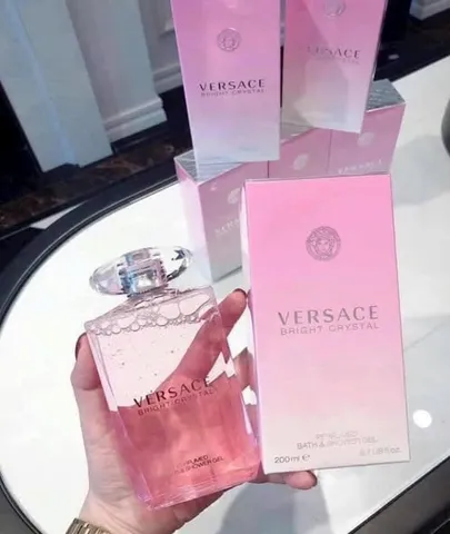 Sữa Tắm Versace Bright Crystal 200ml (Hồng) - Dưỡng Ẩm, Hương Thơm Quyến Rũ, Sản Phẩm Chăm Sóc Da Cao Cấp Từ Mỹ