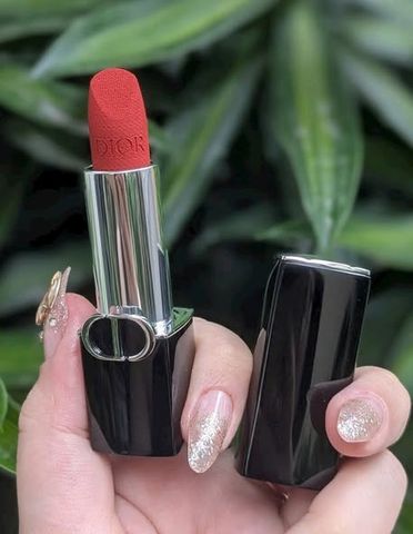 Son Dior Rouge Velvet 760 - Son Môi Đỏ Thuần Quyến Rũ, Chất Velvety Mịn Màng, Bám Màu Lâu, Phù Hợp Mọi Phong Cách