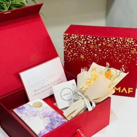 Hộp quà tặng Armaf Club De Nuit Maleka EDP 105ml và nến thơm - Hương thơm quyến rũ, quà tặng ý nghĩa cho mọi dịp lễ tết