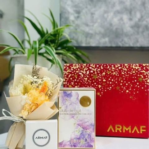 Hộp quà tặng Armaf Club De Nuit Maleka EDP 105ml và nến thơm - Hương thơm quyến rũ, quà tặng ý nghĩa cho mọi dịp lễ tết