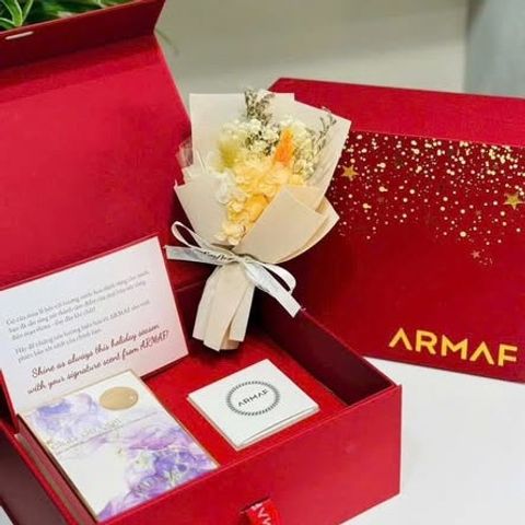 Hộp quà tặng Armaf Club De Nuit Maleka EDP 105ml và nến thơm - Hương thơm quyến rũ, quà tặng ý nghĩa cho mọi dịp lễ tết