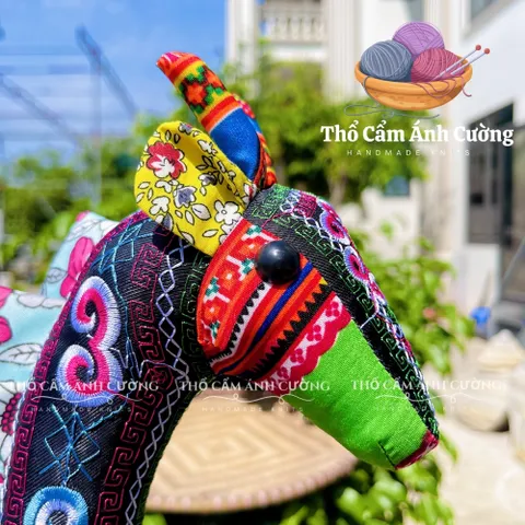Thú Nhồi Bông Hiêu Cao Cổ To Thổ Cẩm Sapa - Đồ Chơi Trẻ Em Chất Liệu Mềm Mại, Quà Tặng Ý Nghĩa cho Bé Yêu