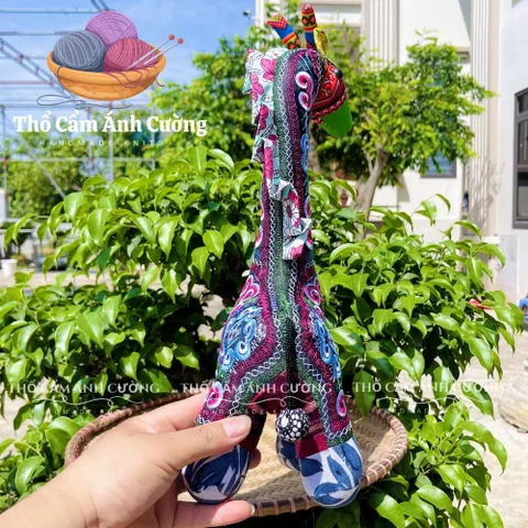 Thú Nhồi Bông Hiêu Cao Cổ To Thổ Cẩm Sapa - Đồ Chơi Trẻ Em Chất Liệu Mềm Mại, Quà Tặng Ý Nghĩa cho Bé Yêu