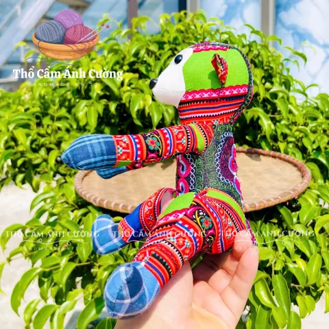 Thú Nhồi Công Khỉ Ngồi Thổ Cẩm Sapa - Đồ Chơi Trẻ Em Chất Liệu Vải Mềm Mại, Quà Tặng Ý Nghĩa Cho Bé