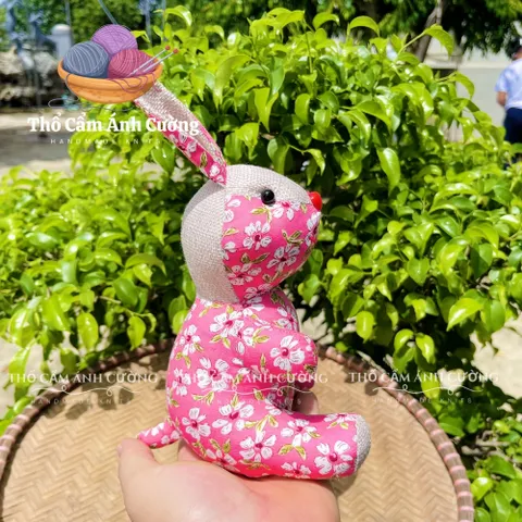 Thú Nhồi Bông Thỏ Ngồi Hoa Đáng Yêu - Đồ Chơi Trẻ Em Chất Liệu Vải Hoa Mềm Mại, Quà Tặng Ý Nghĩa Từ Thổ Cẩm Ánh Cường