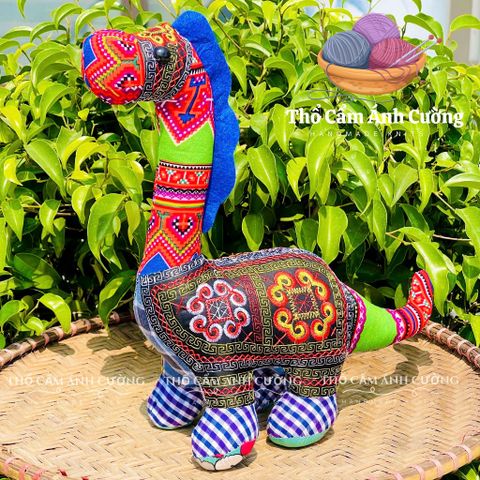 Thú Nhồi Bông Khủng Long Ăn Cỏ Thổ Cẩm Sapa - Đồ Chơi Trẻ Em An Toàn Và Đầy Y Nghĩa Tặng Bé Yêu