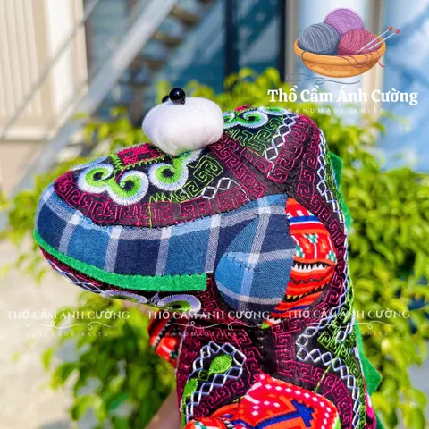 Thú Nhồi Bông Cá Sấu Ngồi Thổ Cẩm Sapa - Quà Tặng Ý Nghĩa Cho Bé - Đồ Chơi Trẻ Em Chất Lượng Cao