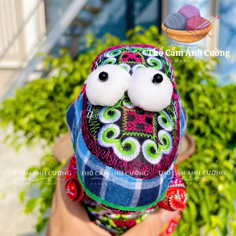 Thú Nhồi Bông Cá Sấu Ngồi Thổ Cẩm Sapa - Quà Tặng Ý Nghĩa Cho Bé - Đồ Chơi Trẻ Em Chất Lượng Cao