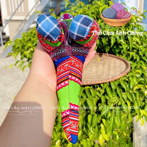 Thú Nhồi Bông Cá Sấu Ngồi Thổ Cẩm Sapa - Quà Tặng Ý Nghĩa Cho Bé - Đồ Chơi Trẻ Em Chất Lượng Cao