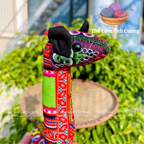 Thú Nhồi Bông Hiêu Cao Cổ Thổ Cẩm Sapa - Quà Tặng Độc Đáo Cho Bé Yêu, Chất Liệu Mềm Mại, Bảo Hành 1 Đổi 1