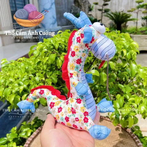 Thú Nhồi Bông Rồng Mắt Lồi Dễ Thương - Đồ Chơi Trẻ Em Chất Liệu Vải Hoa Nhỏ Gọn, Bảo Hành 1 Đổi 1 Tại Thổ Cẩm Ánh Cường