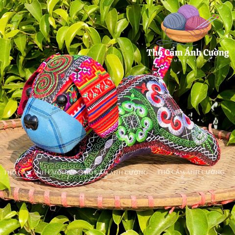 Thú Nhồi Bông Chó Nằm Thổ Cẩm Sapa - Đồ Chơi Trẻ Em Ấm Áp Chất Liệu Vải Mềm, Quà Tặng Ý Nghĩa Cho Bé