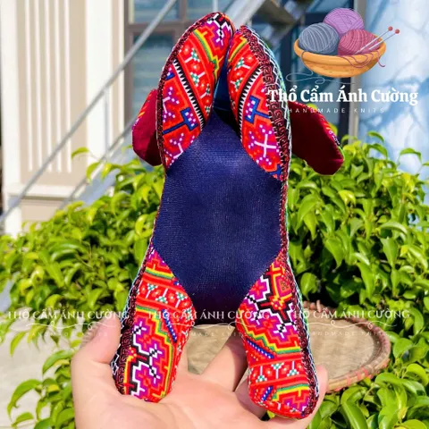 Thú Nhồi Bông Chó Nằm Thổ Cẩm Sapa - Đồ Chơi Trẻ Em Ấm Áp Chất Liệu Vải Mềm, Quà Tặng Ý Nghĩa Cho Bé