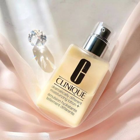 Lotion Dưỡng Ẩm Dạng Clinique Dramatically Different-125ml ( da khô) 