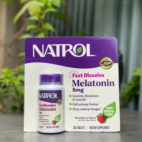 Viên ngậm hỗ trợ giấc ngủ Natrol Sleep 5mg 250 viên - Giải pháp cho giấc ngủ ngon và thư giãn tinh thần, dễ uống hương dâu Tây.