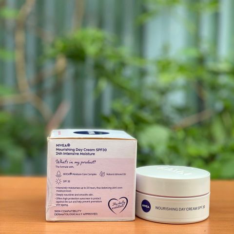 Kem Dưỡng Ngày Nivea Nourishing Day Cream SPF 30 - Dưỡng Ẩm Cho Da Khô Nhạy Cảm, Bảo Vệ Da Khỏi Tác Nhân Mặt Trời 50ml