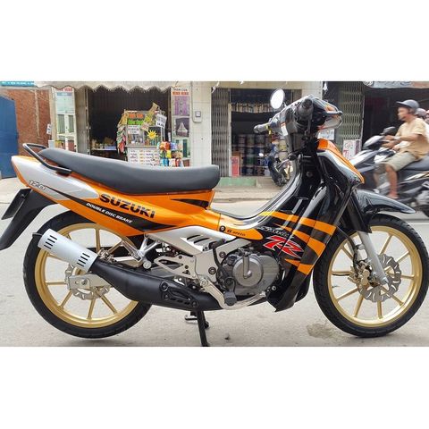 Tem Dán 3 Lớp Cao Cấp Suzuki Satria 2000 Cam Đen - Chống Nước, Bảo Hành Trọn Đời, Họa Tiết Sáng Bóng, Dễ Dán