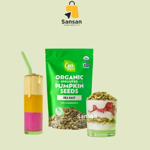 Hạt bí hữu cơ rang muối biển Go Raw Organic Pumpkin Seeds sea salt 624g của Mỹ