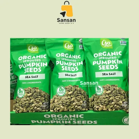 Hạt bí hữu cơ rang muối biển Go Raw Organic Pumpkin Seeds sea salt 624g của Mỹ