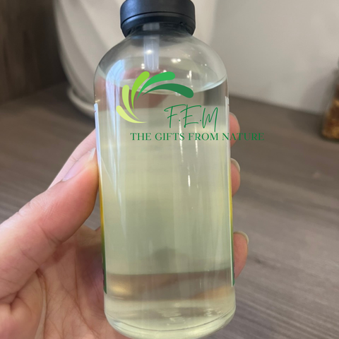 Dầu Tràm Nguyên Chất Cung Đình Vỹ Dạ 100ml - Hỗ Trợ Mẹ & Bé, Đuổi Muỗi, Giữ Ấm, An Toàn cho Trẻ Sơ Sinh