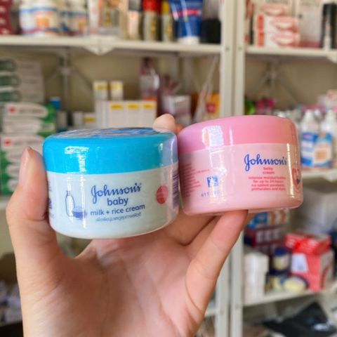 Kem Dưỡng Ẩm Johnson's Baby - Giữ Ẩm, Ngăn Ngừa Khô Da Cho Bé, Chăm Sóc Da Mềm Mịn, An Toàn Cho Trẻ Nhỏ
