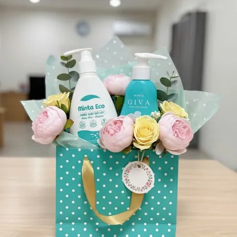 Dung Dịch Vệ Sinh Minta Giva 150ml Tặng Nước Giặt Đồ Lót - Làm Sạch Dịu Nhẹ, Giảm Ngứa, Khử Mùi, An Toàn Cho Da Nhạy Cảm