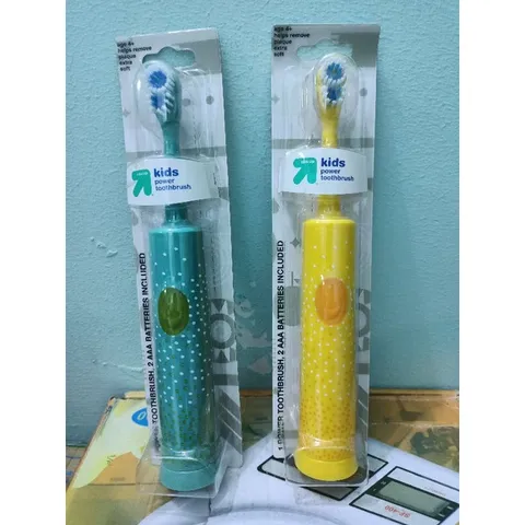 [Hàng Mỹ] Bàn chải đánh răng Up & Up dùng pin AAA cho bé từ 4 tuổi