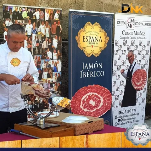 Đùi heo muối Espana Mini Jamon Curado Tây Ban Nha 1kg - Hương vị đặc trưng, set hoàn hảo gồm giá đỡ và dao cắt cho tiệc tùng.