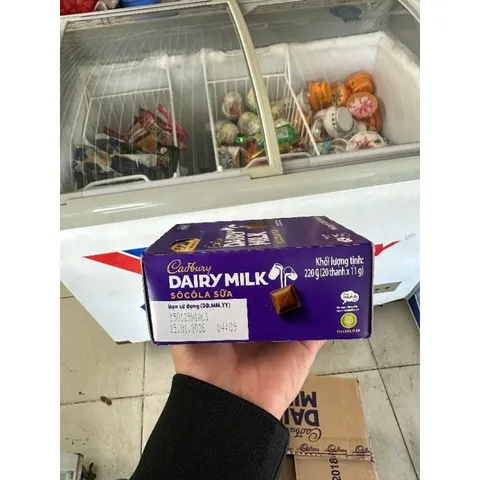 Hộp 20 Thanh Socola Cadbury Dairy Milk 220g - Vị Sữa Nhập Khẩu Malaysia Hàng Công Ty