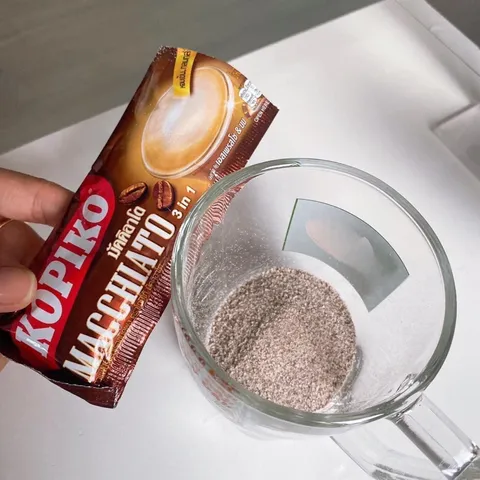 Cà Phê Sữa Kopiko Macchiato 3in1 Thái Lan Cafe Sữa Hòa Tan Thơm Ngon Đậm Vị 400g (20 gói x 20gram) HSD 2027