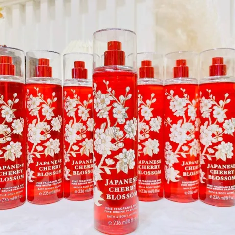 Gel tắm / Xịt Thơm Body Bath and Body Works Japanese Cherry Blossom chai 295ml