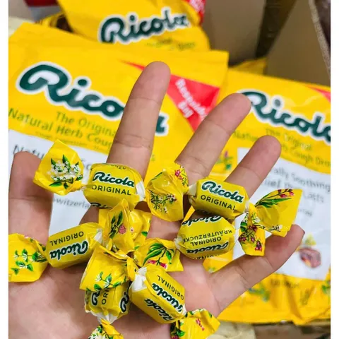 [1 Gói 105 viên] Kẹo RICOLA LEMONMINT không đường của Mỹ - Chanh Bạc Hà ngậm ho