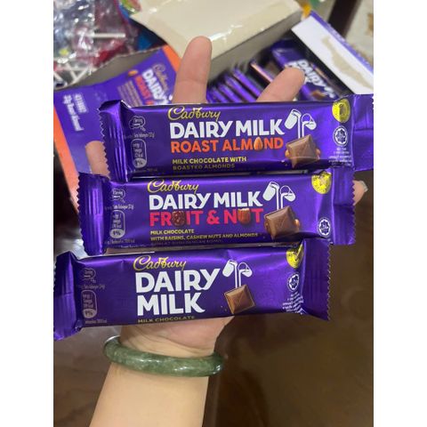 Socola Hạnh Nhân Cadbury Dairy Milk Thanh 32gr-34gr Malaysia 3 vị Nhập khẩu Bời Kinh Đô.