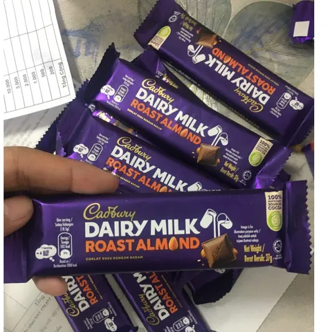Socola Hạnh Nhân Cadbury Dairy Milk Thanh 32gr-34gr Malaysia 3 vị Nhập khẩu Bời Kinh Đô.