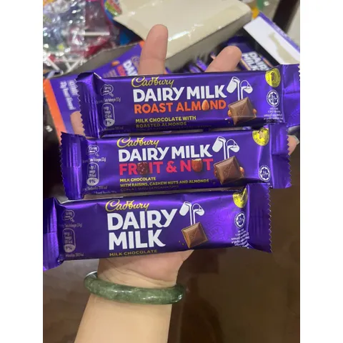 Socola Hạnh Nhân Cadbury Dairy Milk Thanh 32gr-34gr Malaysia 3 vị Nhập khẩu Bời Kinh Đô.