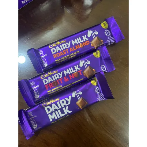 Socola Hạnh Nhân Cadbury Dairy Milk Thanh 32gr-34gr Malaysia 3 vị Nhập khẩu Bời Kinh Đô.