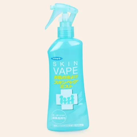 Xịt Chống Muỗi Và Côn Trùng Nhật Bản Hello Kitty Skin Vape  200ml – Hương Đào & Hương Quýt