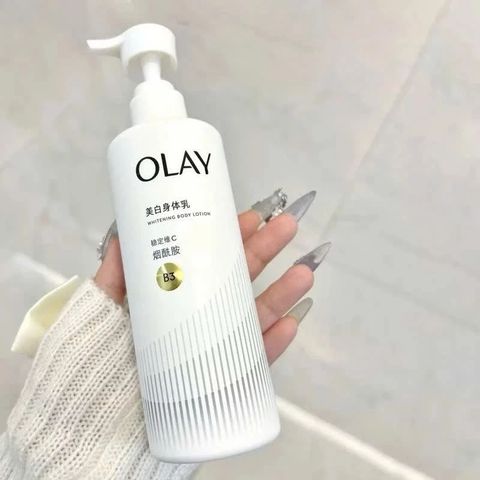 Kem Dưỡng Ẩm Sáng Da Olay B3+ Vitamin C 260ml - Làm Mờ Thâm, Đều Màu Da, Cấp Ẩm Hiệu Quả Cho Cả Nam và Nữ