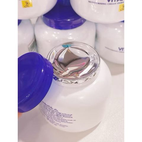 Kem Dưỡng Ẩm Vitamin E Aron Thái Lan 200g - Dưỡng Da Mịn Màng, Trắng Hồng Tự Nhiên, Phục Hồi Da Khô, Ngăn Ngừa Lão Hóa