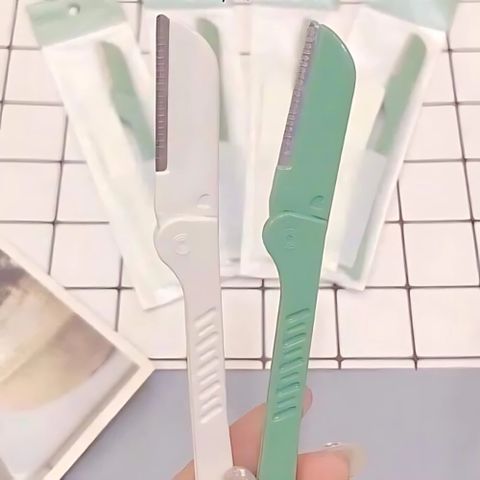 Gói 2 Chiếc Dao Cạo Lông Mày The Face Shop - Dụng Cụ Tỉa Sắc Nét An Toàn, Gấp Gọn Tiện Lợi Cho Mọi Loại Da