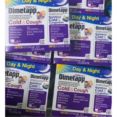 Siro Dimetapp Day & Night cảm ho, sổ mũi trẻ em 389373