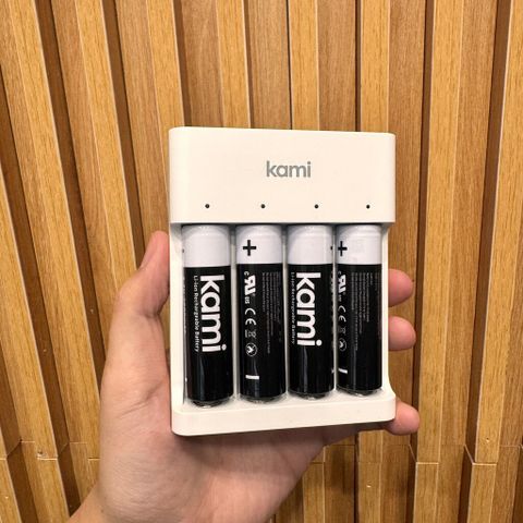 Camera WiFi Kami không dây ngoài trời - Giám sát an toàn 1080P HD, pin sạc tiện lợi, chống nước IP65, điều khiển qua ứng dụng Kami Home.