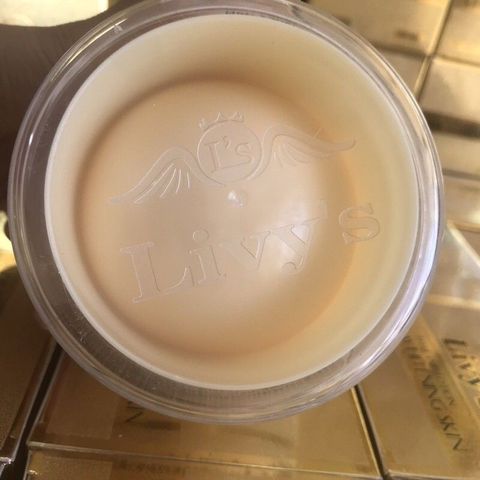 Kem Dưỡng Trắng Da BODY LIVY Thái Lan Chính Hãng 250g - Dưỡng Trắng, Chống Nắng SPF 45++, An Toàn Cho Tất Cả Loại Da