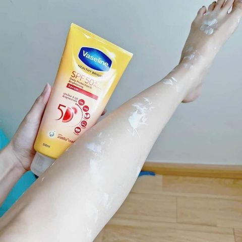 Serum Chống Nắng Toàn Thân Vaseline 50X - Bảo Vệ Da Với SPF 50+ PA++++, Dưỡng Da Sáng Rạng Ngời, 300ml