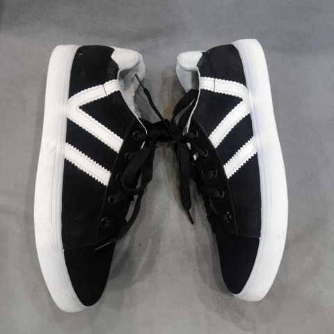Giày Thể Thao Nam Mã 034 - Sneakers Đen Dây Đen Thời Trang Trẻ Trung, Phong Cách Dễ Phối Đồ, Hot Trend 2023