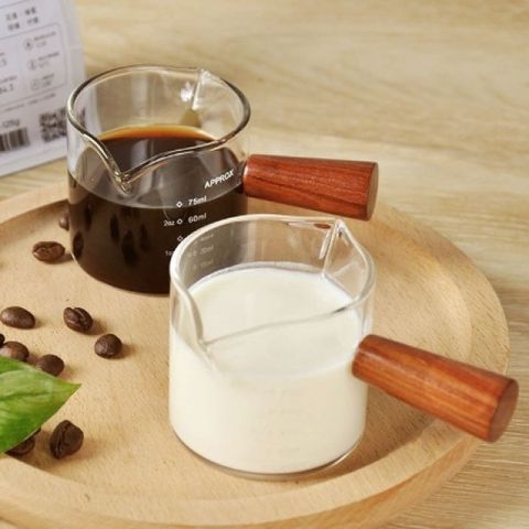 Cốc rót sữa thủy tinh cầm tay (TV1415)