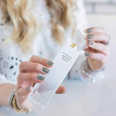 Lăn Khử Mùi Elizabeth Arden Trà Trắng - Khử Mùi Hiệu Quả, Hương Thơm Tươi Mát và Không Kích Ứng Da - Đẹp Da, Thoải Mái Suốt Ngày